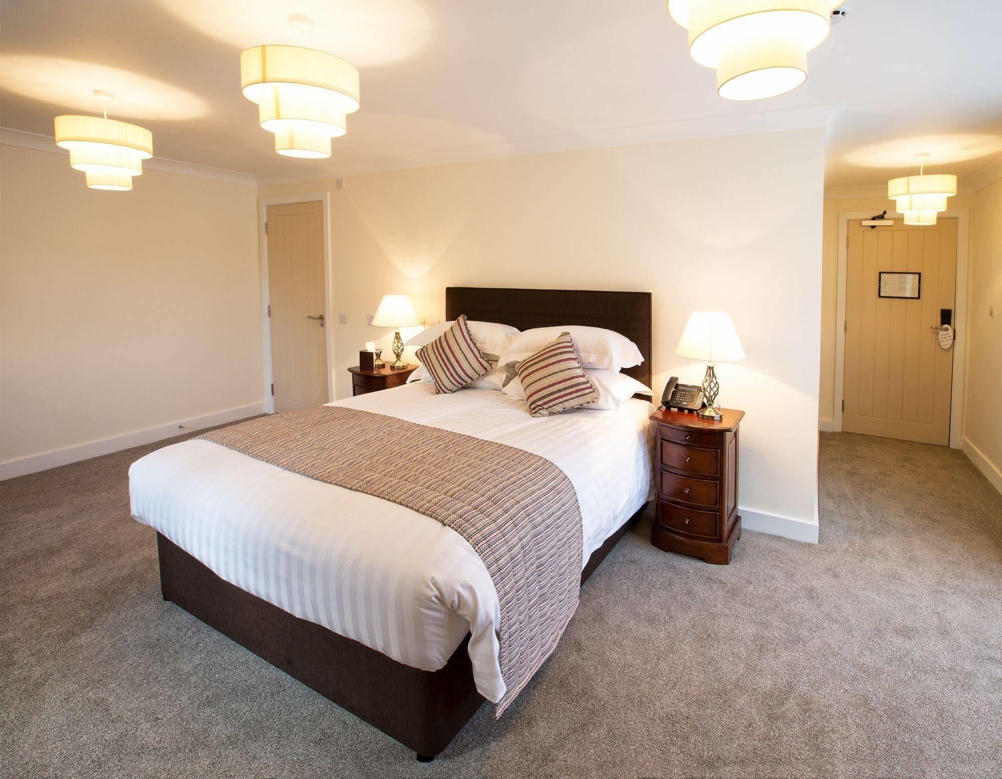 The Bishops Table Hotel Farnham  Esterno foto