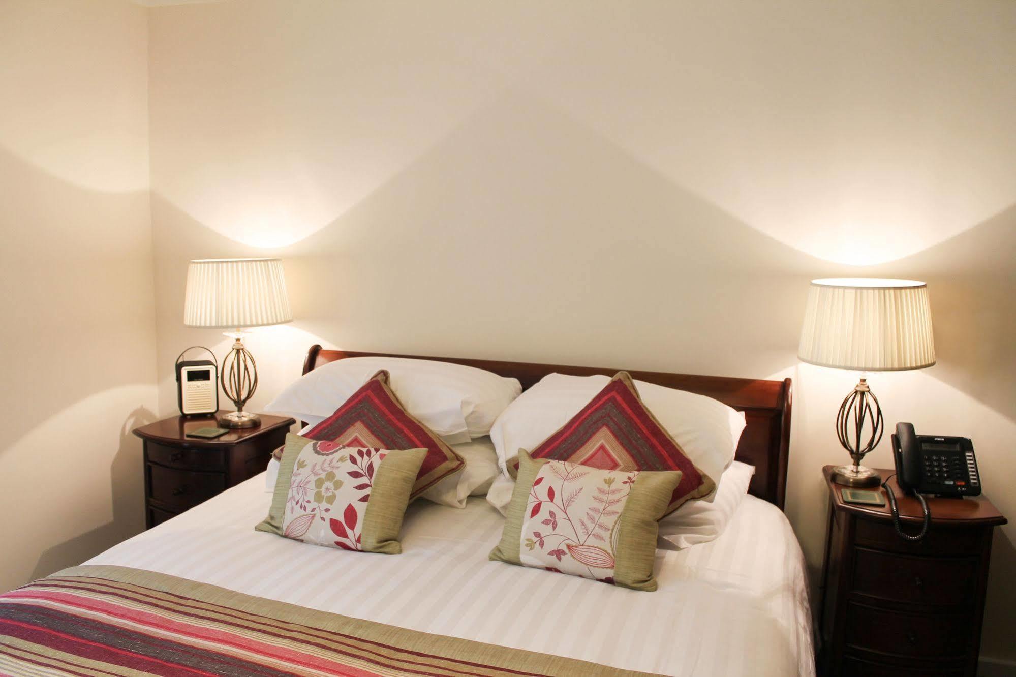 The Bishops Table Hotel Farnham  Esterno foto