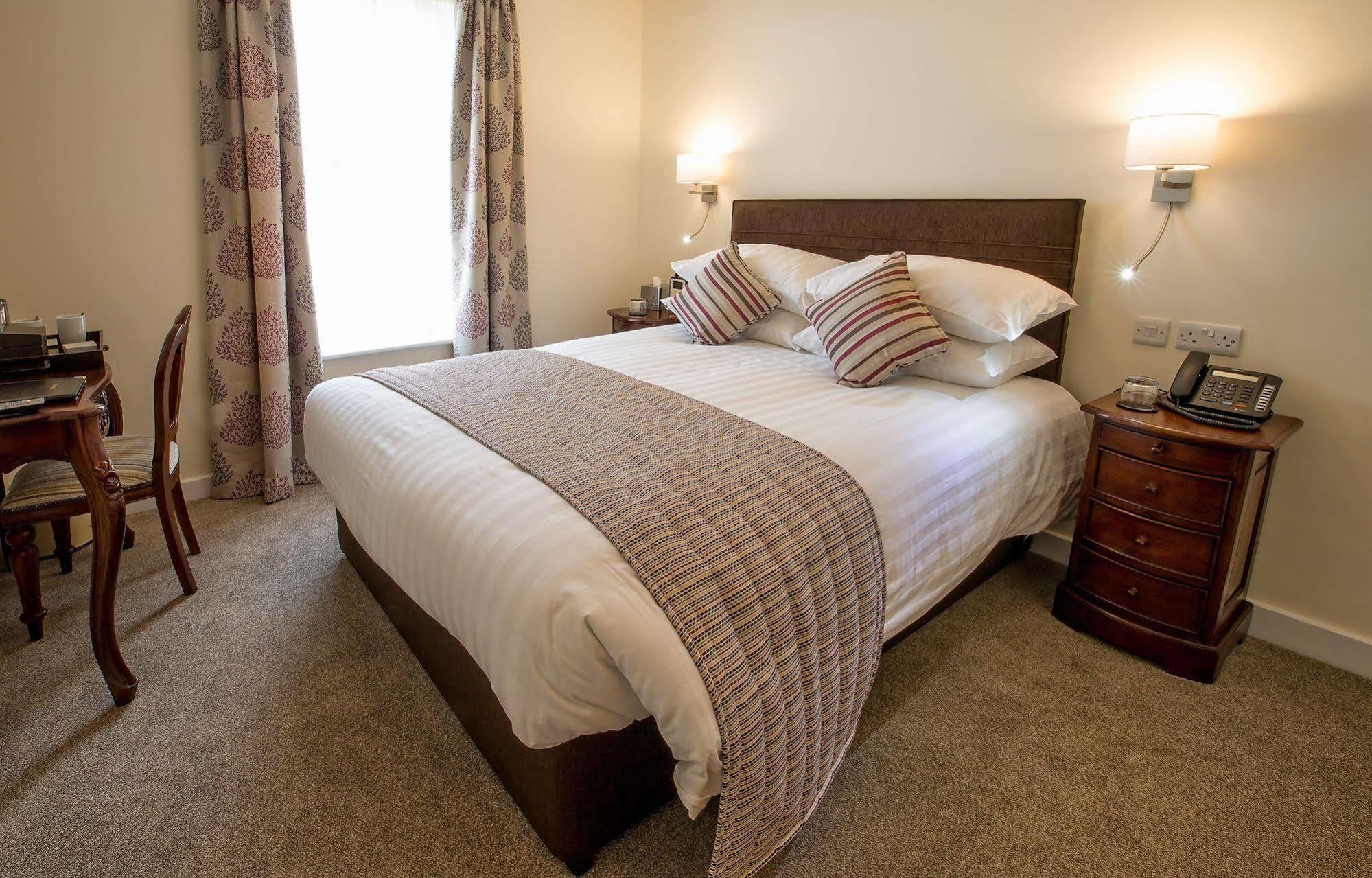 The Bishops Table Hotel Farnham  Esterno foto