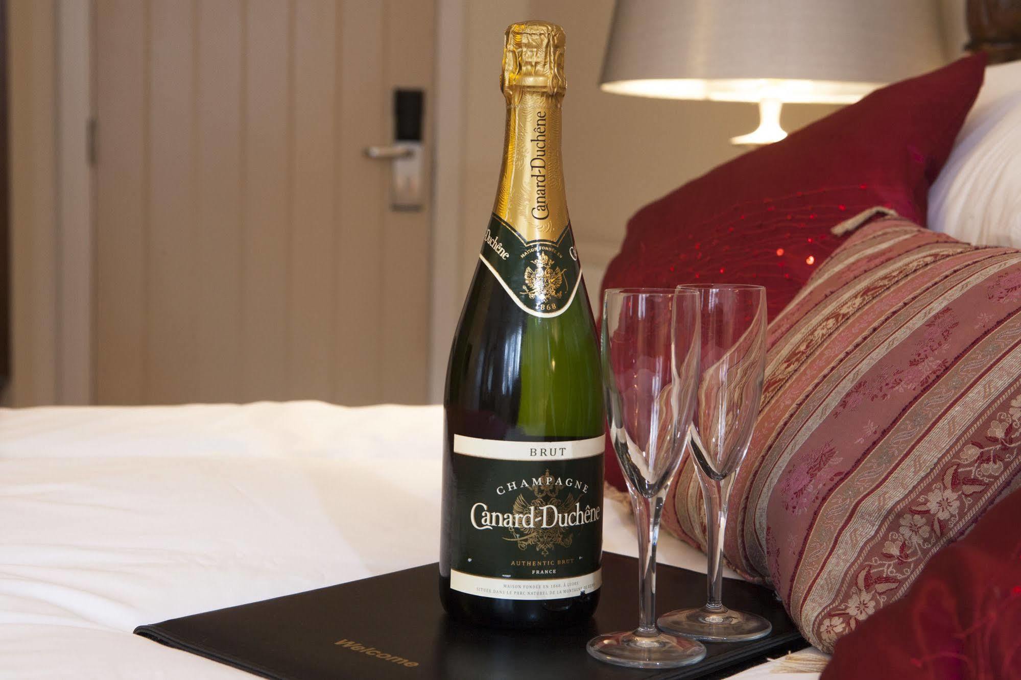 The Bishops Table Hotel Farnham  Esterno foto