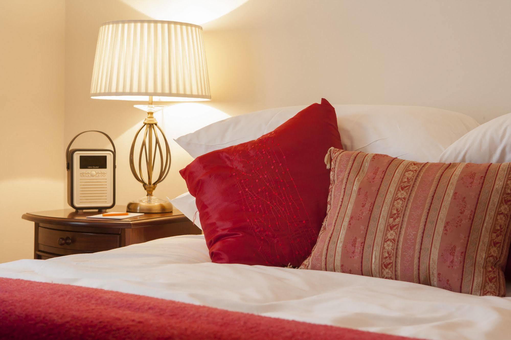The Bishops Table Hotel Farnham  Esterno foto